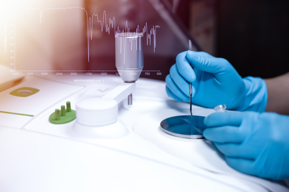 Determine the chemical nature of a microscopic contamination